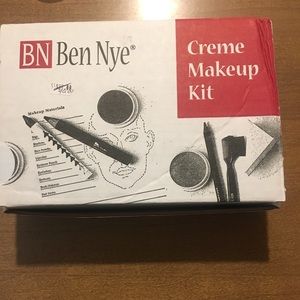 Ben nye Makeup kit: color is light-to medium